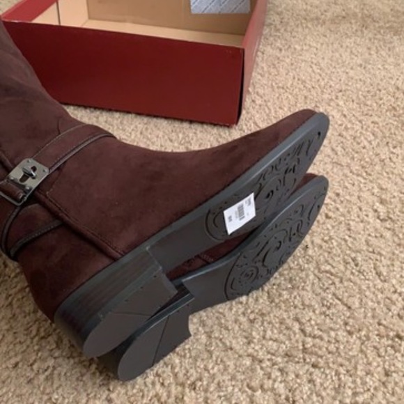 Dressbarn - Picture 5 of 8